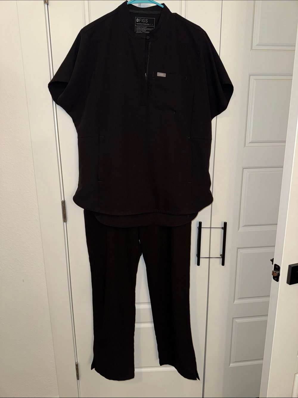 🔹LARGE FIGS SCRUB SET - black